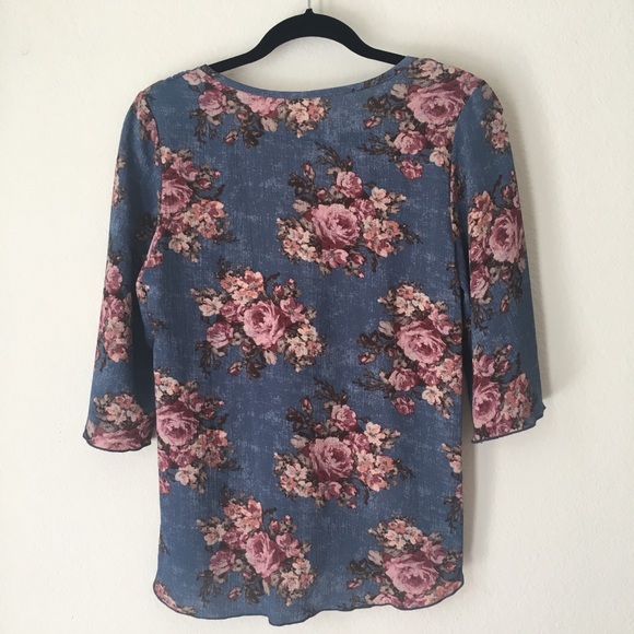 Boho Floral Crop Top & Hollister Short Shorts - Picture 5 of 8